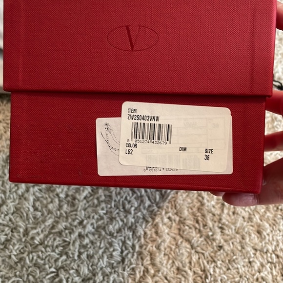 Valentino Garavani Rockstud Patent Flats - Picture 4 of 5